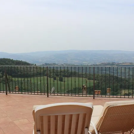 La Terrazza Sull'umbria 아파트 *